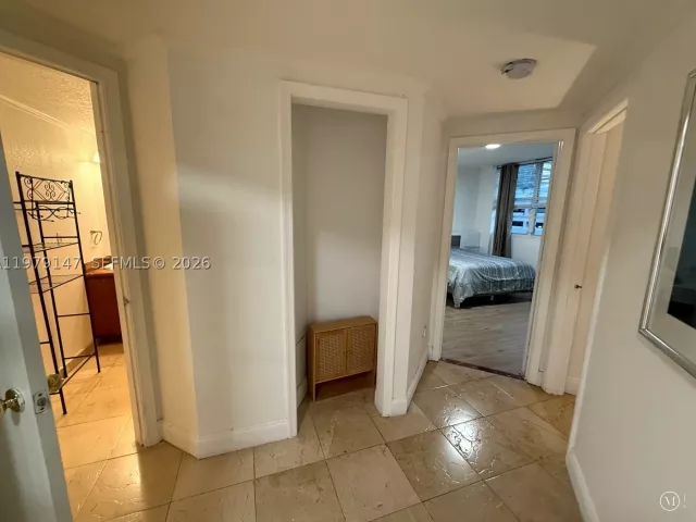 3-bedroom condo for rent in Miami - 801 Brickell Bay Dr 470 - MondialRealty