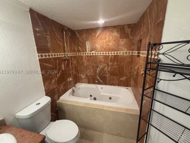 3-bedroom condo for rent in Miami - 801 Brickell Bay Dr 470 - MondialRealty