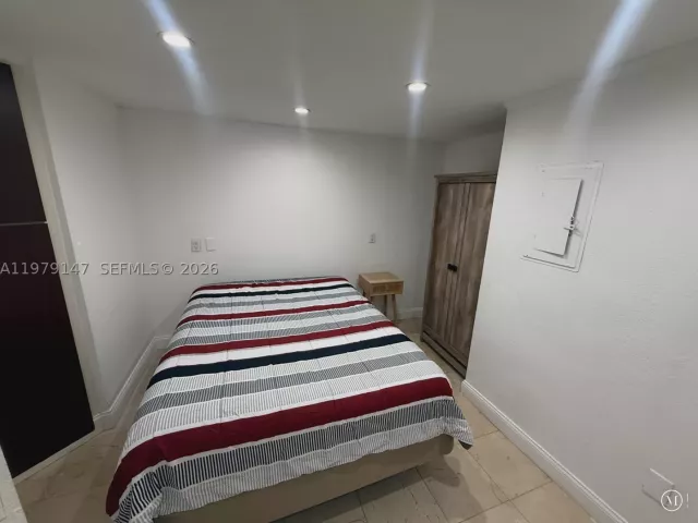 3-bedroom condo for rent in Miami - 801 Brickell Bay Dr 470 - MondialRealty