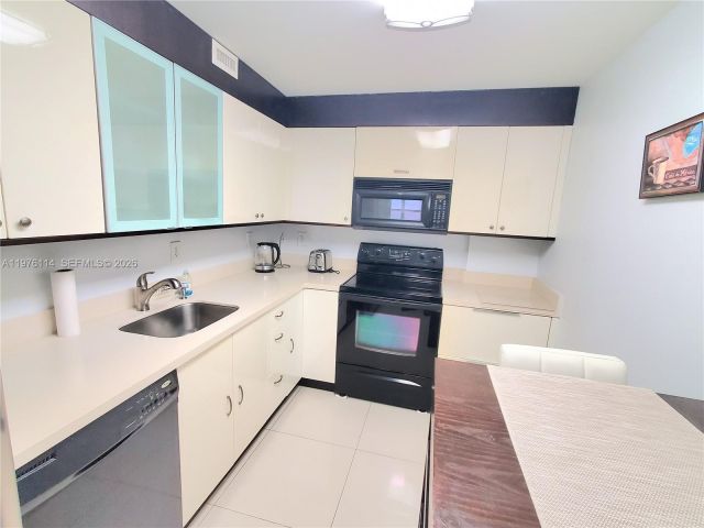 Apartment for rent  Unit #1243 - photo 7466737