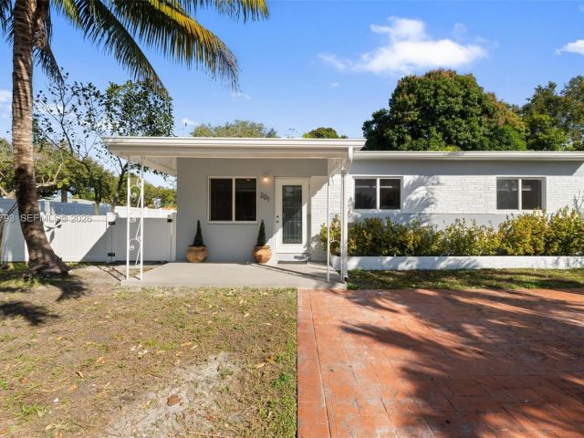 Home for rent at 201 NE 169th St 201 - photo 7481014