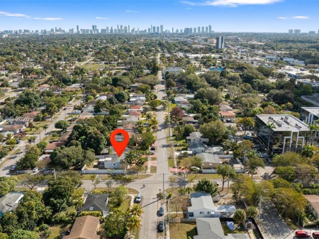 Home for rent at 201 NE 169th St 201 - photo 7481015