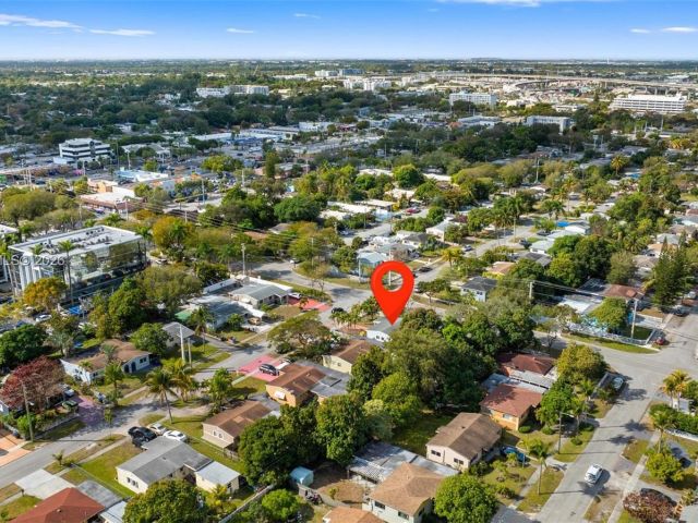 Home for rent at 201 NE 169th St 201 - photo 7481017