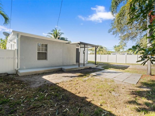 Home for rent at 201 NE 169th St 201 - photo 7481022