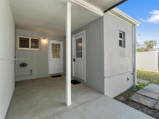 Home for rent at 201 NE 169th St 201 - photo 7481026