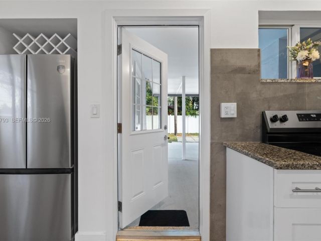 Home for rent at 201 NE 169th St 201 - photo 7481027