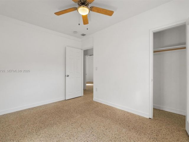 Home for rent at 201 NE 169th St 201 - photo 7481028