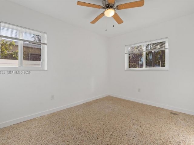 Home for rent at 201 NE 169th St 201 - photo 7481031