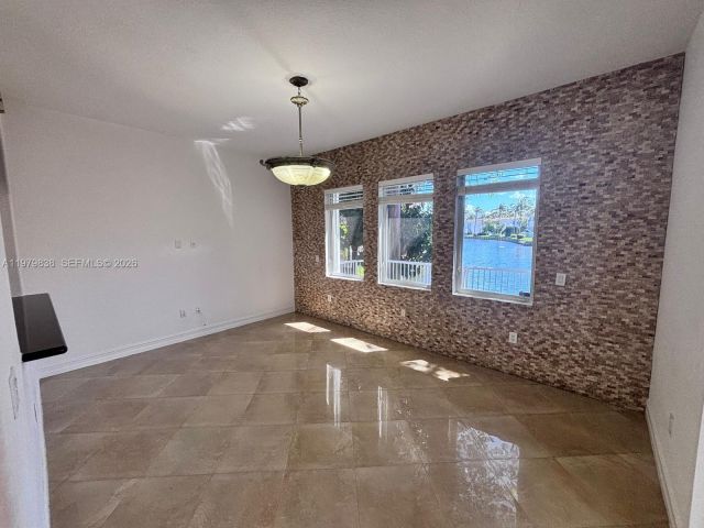 Home for rent at 21009 NE 31st Ave 0 - photo 7515185