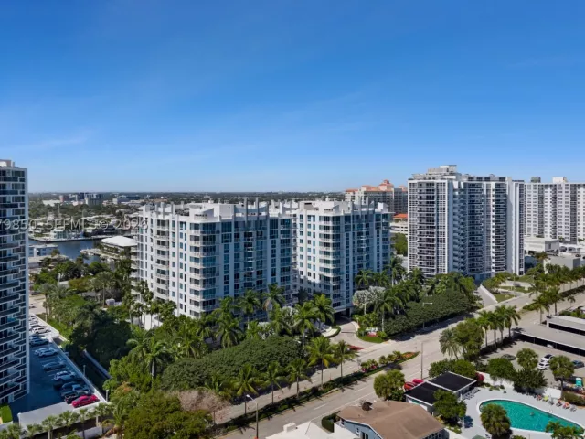 2-bedroom condo for sale in Fort Lauderdale - 2831 N Ocean Blvd 207N - MondialRealty