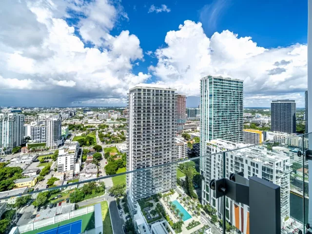 2-bedroom condo for sale in Miami - 700 NE 26TH TER 3006 - MondialRealty