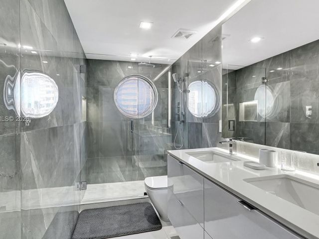 Apartment for sale  Unit #1004 - photo 7487600