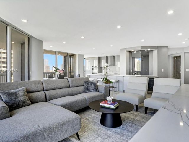 Apartment for sale  Unit #1004 - photo 7487612