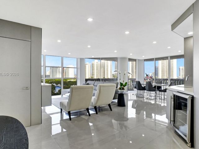 Apartment for sale  Unit #1004 - photo 7487613