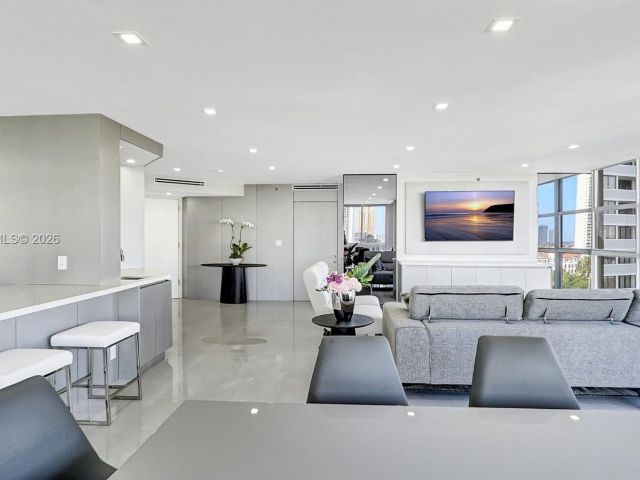 Apartment for sale  Unit #1004 - photo 7487614