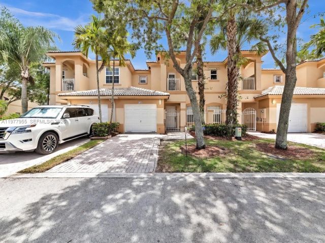 3-bedroom home for rent in Pembroke Pines - 858 NW 170th Ter 858 - MondialRealty