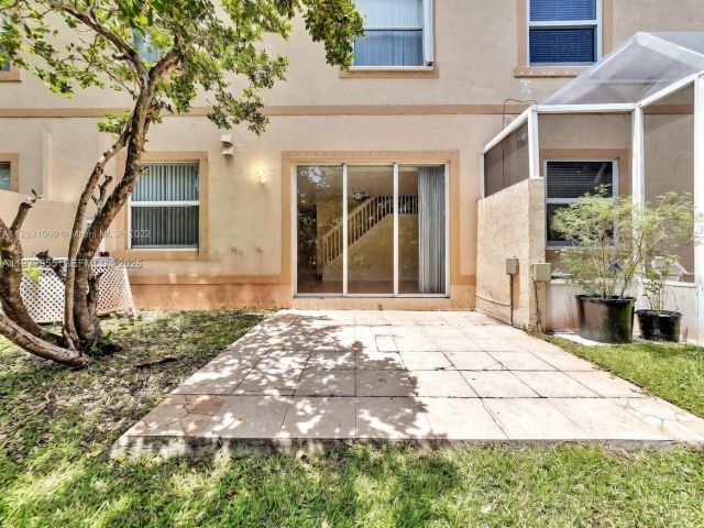 3-bedroom home for rent in Pembroke Pines - 858 NW 170th Ter 858 - MondialRealty