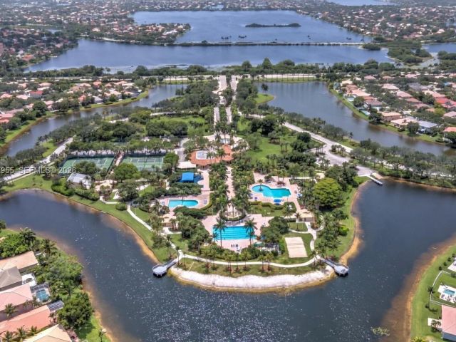 3-bedroom home for rent in Pembroke Pines - 858 NW 170th Ter 858 - MondialRealty