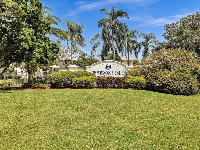 3-bedroom home for rent in Pembroke Pines - 858 NW 170th Ter 858 - MondialRealty