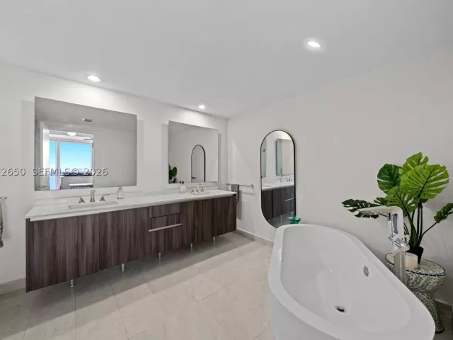 3-bedroom condo for sale in Miami - 488 NE 18th St 2112 - MondialRealty