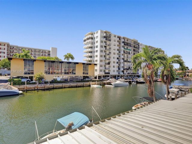 Home for rent at 3648 NE 167th St 27 - photo 7480976