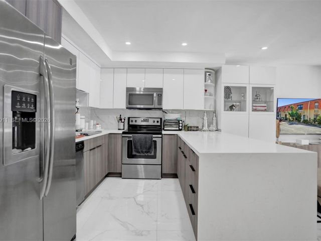 Home for rent at 3648 NE 167th St 27 - photo 7480982