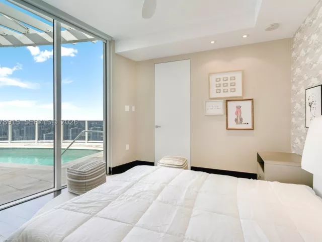 6-bedroom condo for rent in Sunny Isles Beach - 18201 E Collins Ave TS1 - MondialRealty