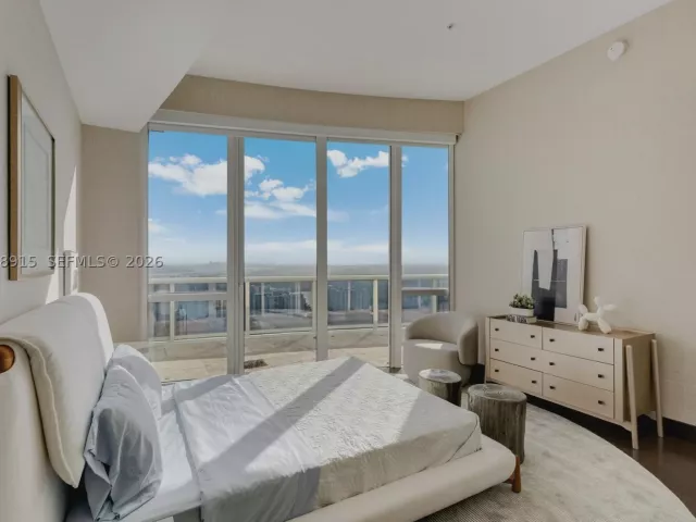 6-bedroom condo for rent in Sunny Isles Beach - 18201 E Collins Ave TS1 - MondialRealty