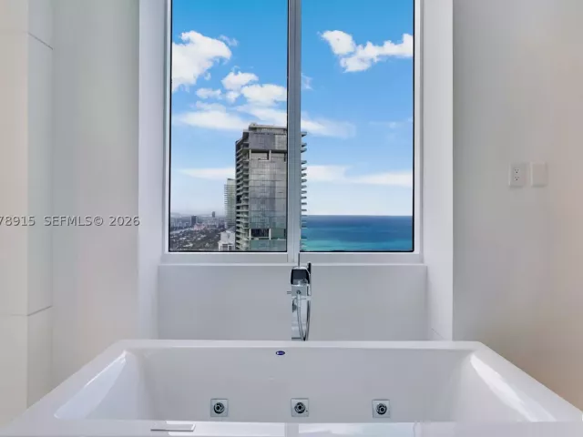 6-bedroom condo for rent in Sunny Isles Beach - 18201 E Collins Ave TS1 - MondialRealty