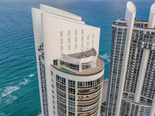 6-bedroom condo for rent in Sunny Isles Beach - 18201 E Collins Ave TS1 - MondialRealty