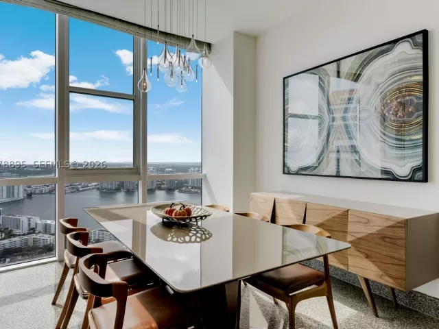 6-bedroom condo for sale in Sunny Isles Beach - 18201 E Collins Ave TS1 - MondialRealty