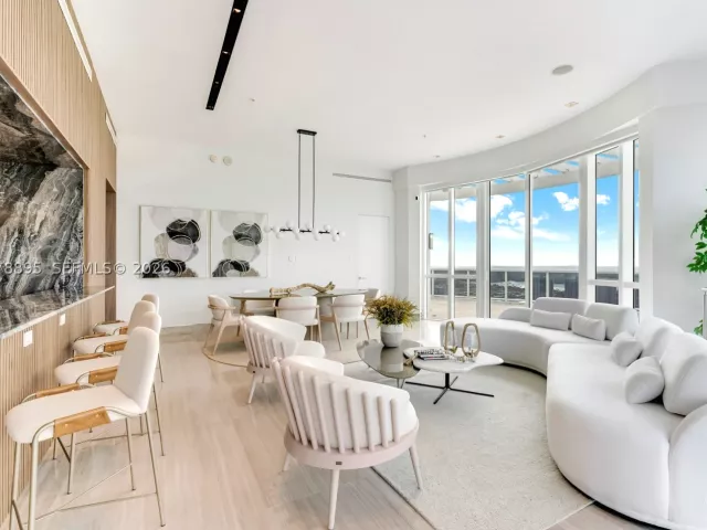 6-bedroom condo for sale in Sunny Isles Beach - 18201 E Collins Ave TS1 - MondialRealty