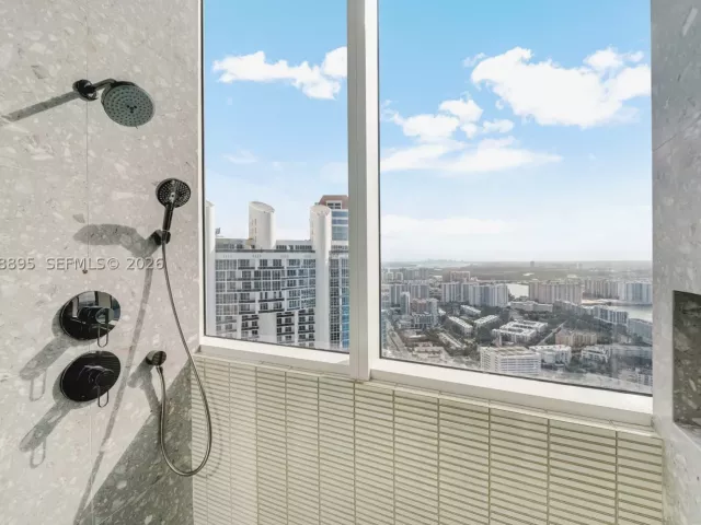 6-bedroom condo for sale in Sunny Isles Beach - 18201 E Collins Ave TS1 - MondialRealty