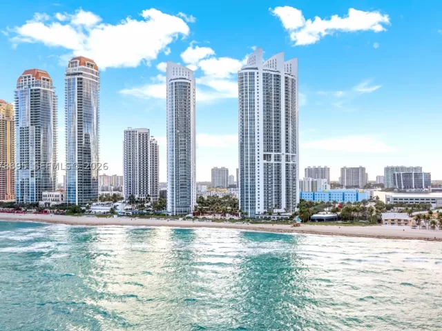 6-bedroom condo for sale in Sunny Isles Beach - 18201 E Collins Ave TS1 - MondialRealty