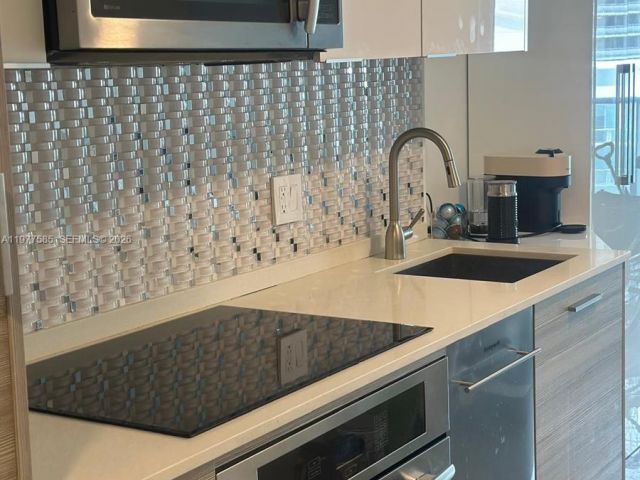 Apartment for rent  Unit #2512 - photo 7509803