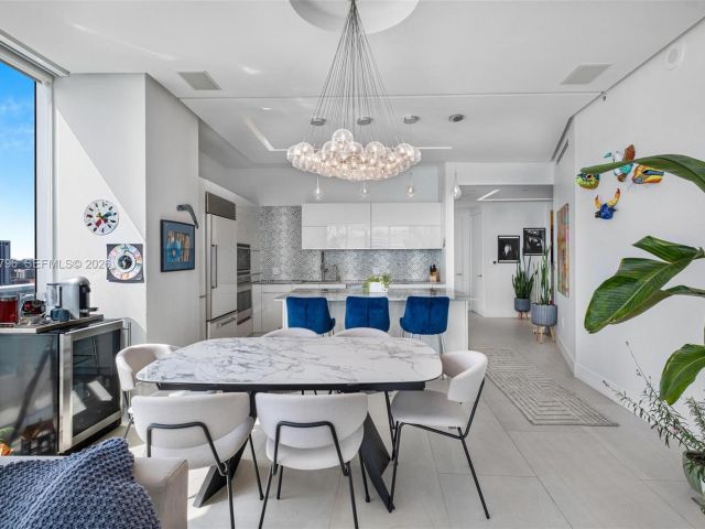 Apartment for sale  Unit #2510 - photo 7494871