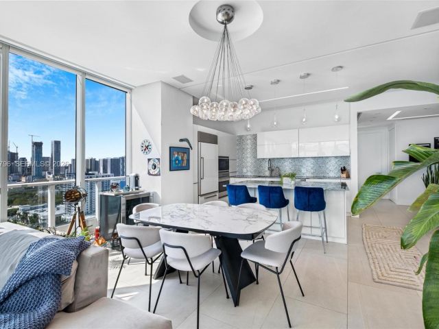 Apartment for sale  Unit #2510 - photo 7494875