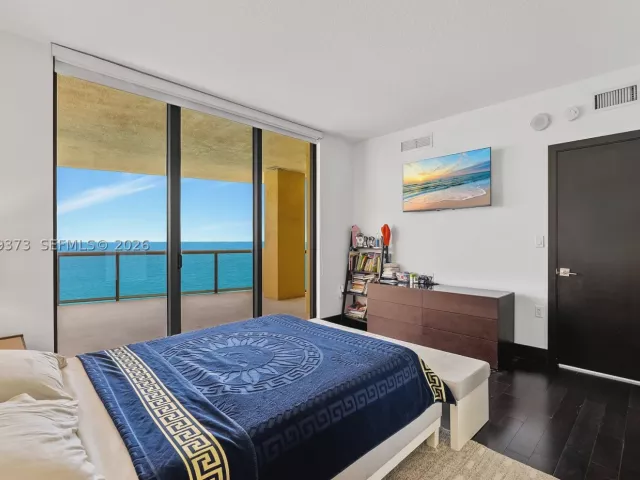 3-bedroom condo for sale in Sunny Isles Beach - 16275 Collins Ave 2101 - MondialRealty