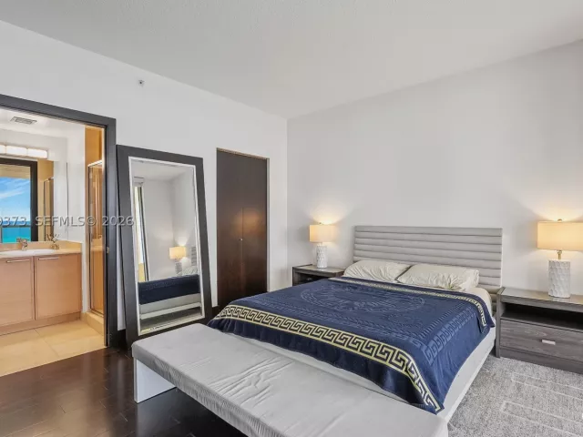 3-bedroom condo for sale in Sunny Isles Beach - 16275 Collins Ave 2101 - MondialRealty