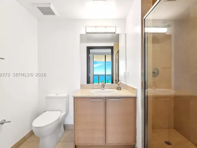 3-bedroom condo for sale in Sunny Isles Beach - 16275 Collins Ave 2101 - MondialRealty