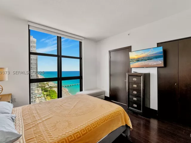 3-bedroom condo for sale in Sunny Isles Beach - 16275 Collins Ave 2101 - MondialRealty