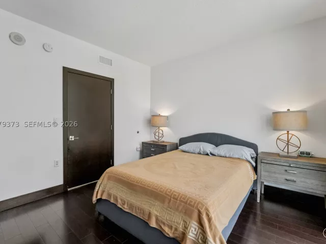 3-bedroom condo for sale in Sunny Isles Beach - 16275 Collins Ave 2101 - MondialRealty