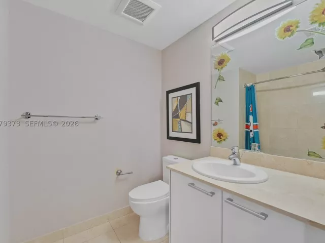 3-bedroom condo for sale in Sunny Isles Beach - 16275 Collins Ave 2101 - MondialRealty