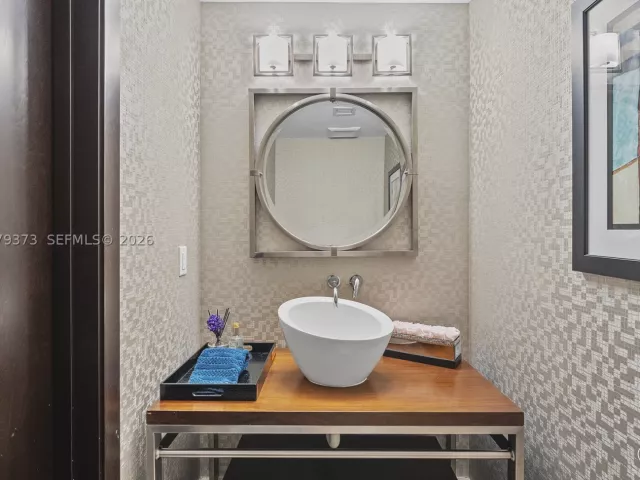 3-bedroom condo for sale in Sunny Isles Beach - 16275 Collins Ave 2101 - MondialRealty