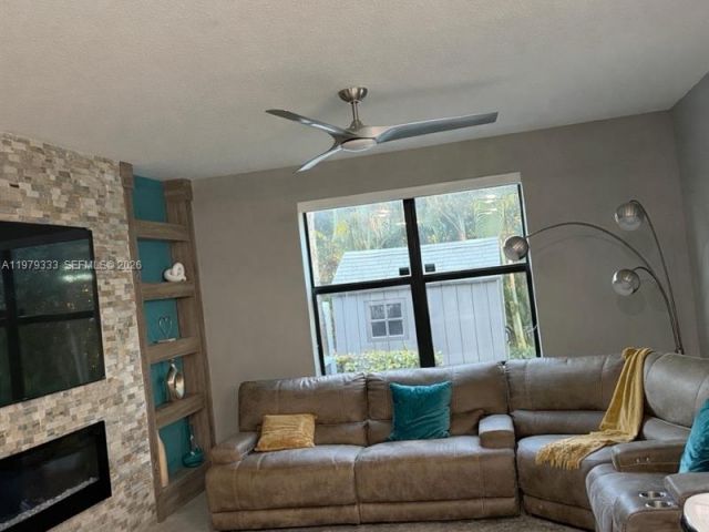 Home for rent at 445 NW 36th Ave - photo 7478508