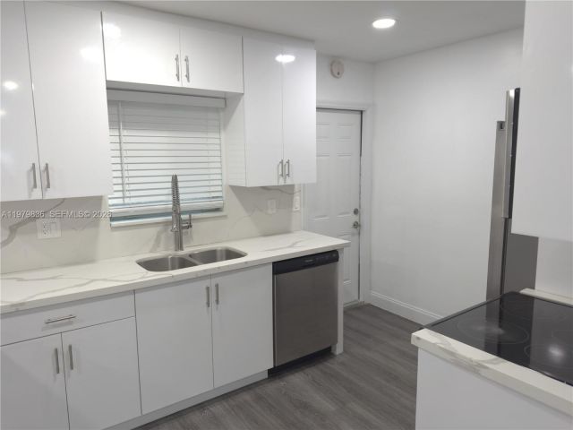 Home for rent at 1403 Adams St 1403 - photo 7473485