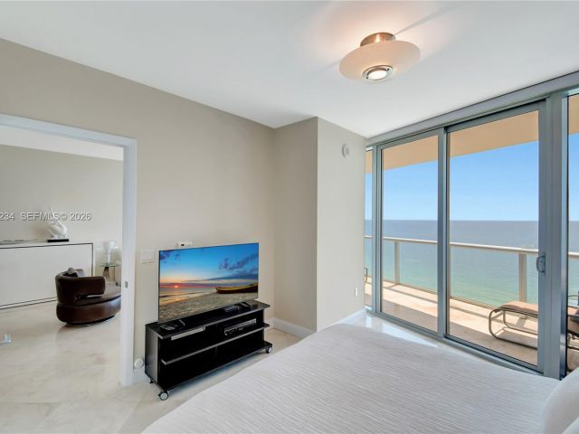 Apartment for rent  Unit #2006 - photo 7513831