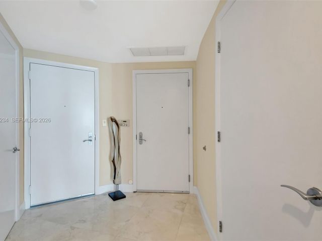 Apartment for rent  Unit #2006 - photo 7513836