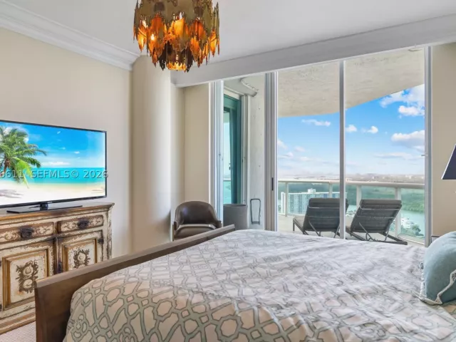 3-bedroom condo for sale in Sunny Isles Beach - 16500 Collins Ave PHE - MondialRealty