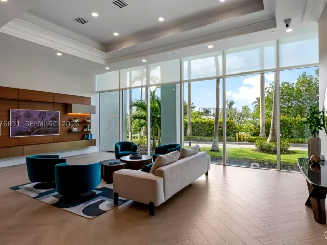 3-bedroom condo for sale in Sunny Isles Beach - 16500 Collins Ave PHE - MondialRealty